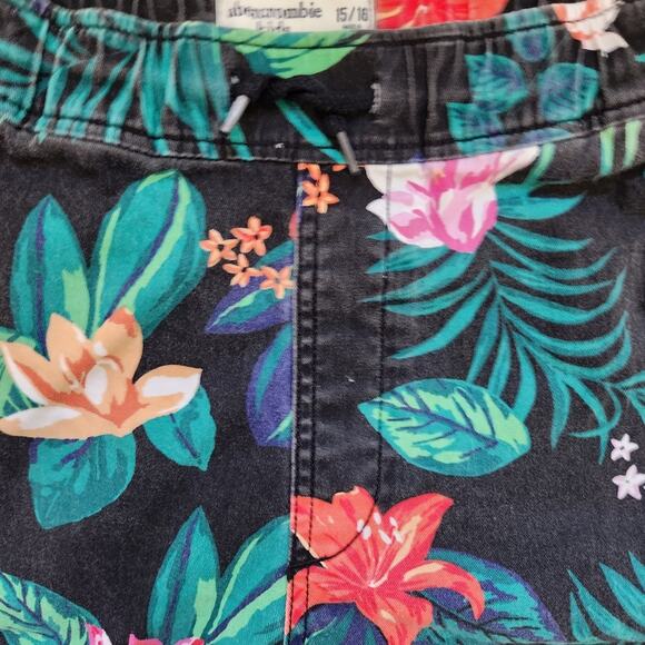 Boys Abercrombie Kids 15/16 black and Hawaiian floral Bermuda shorts. - Picture 2 of 7
